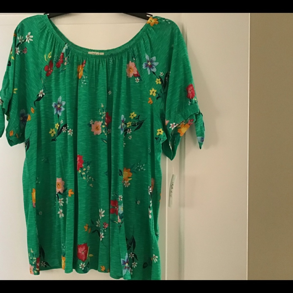 Short sleeved top